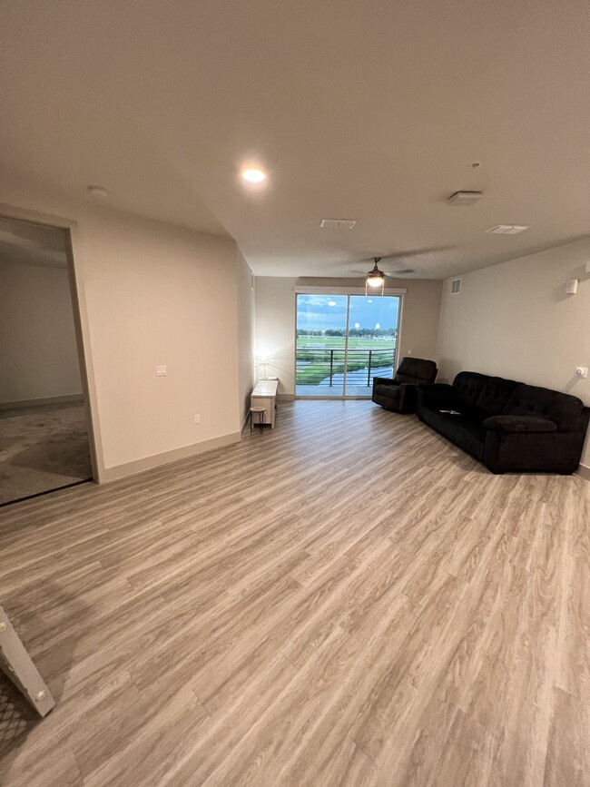 living room - 11800 Glass House Ln