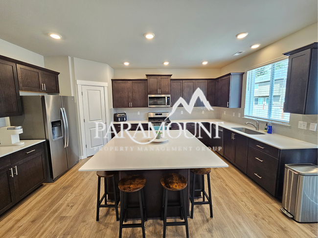 Building Photo - Gorgeous 5 Bedroom in Gig Harbor!