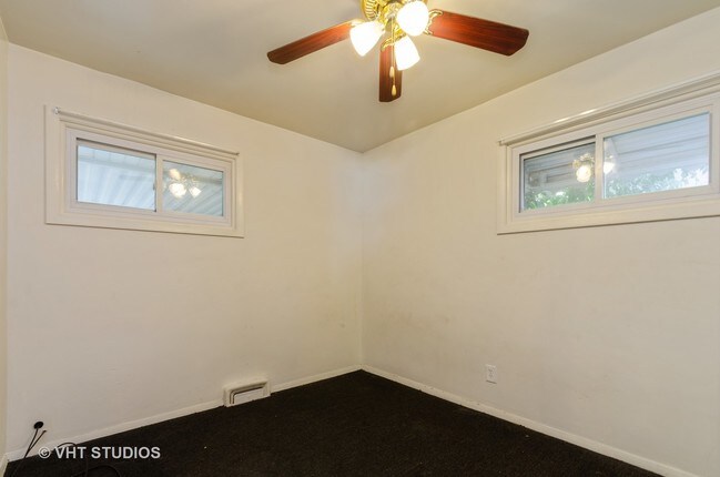 Building Photo - 15555 Park Ln
