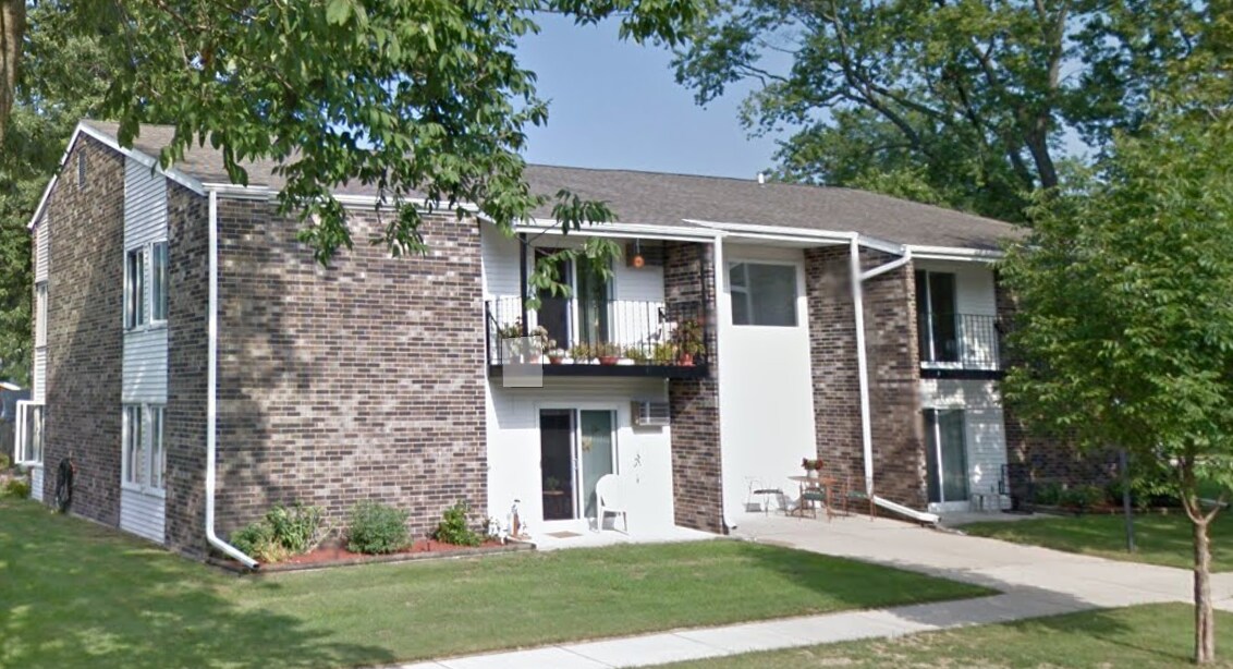 Primary Photo - 217 S Oak St