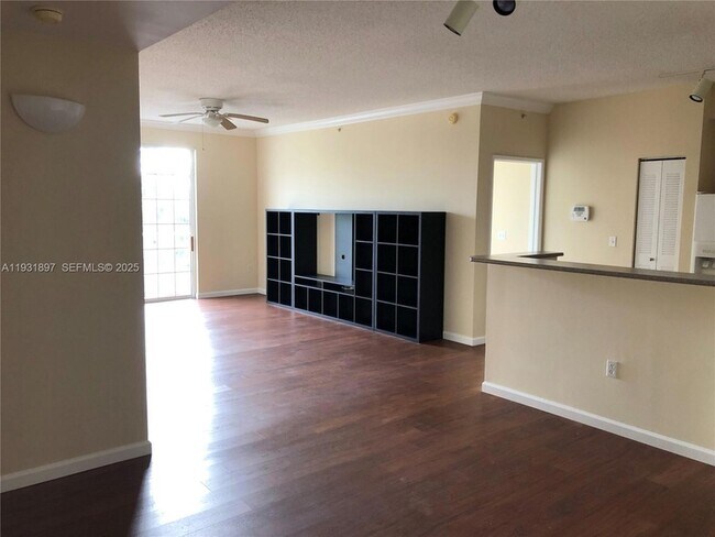 Foto del edificio - 1900 Van Buren St