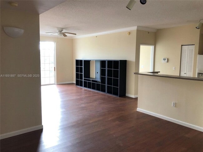 Photo - 1900 Van Buren St Apartment