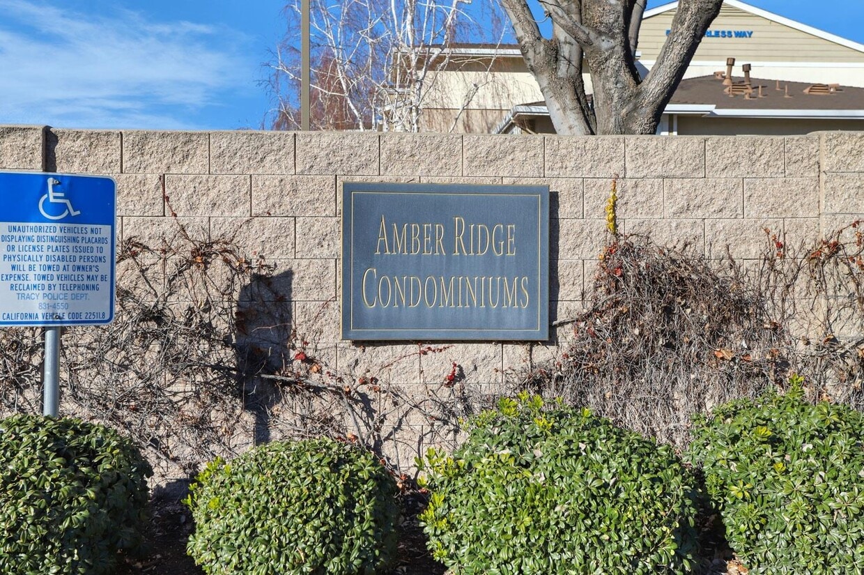 Condo Complex - 565 Peerless Way