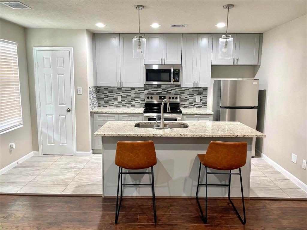 Foto principal - 5403 Groveton St
