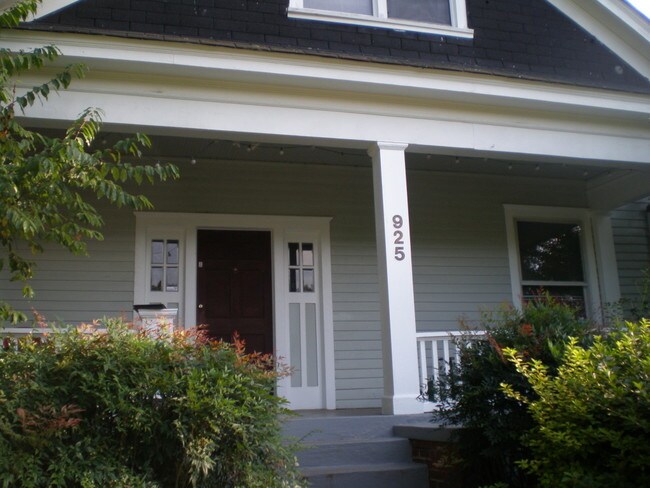 Building Photo - 990 Greenwood Ave