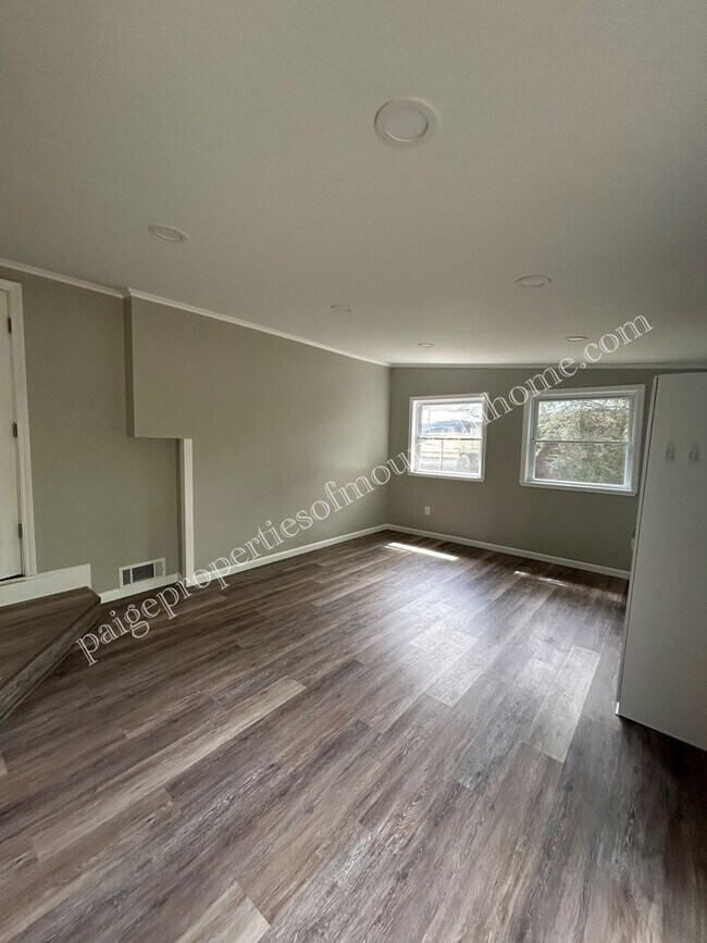 Building Photo - Stunning 4-bedroom, 2-bath Home with Attached Garage