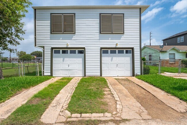 Building Photo - 6728 Avenue Q