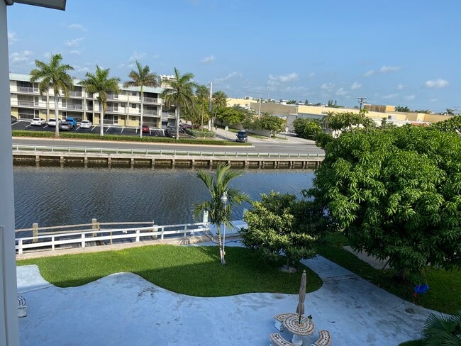 Building Photo - 467 Golden Isles Dr