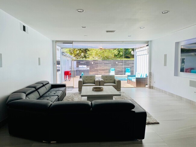 Building Photo - 5754 Wigton Dr