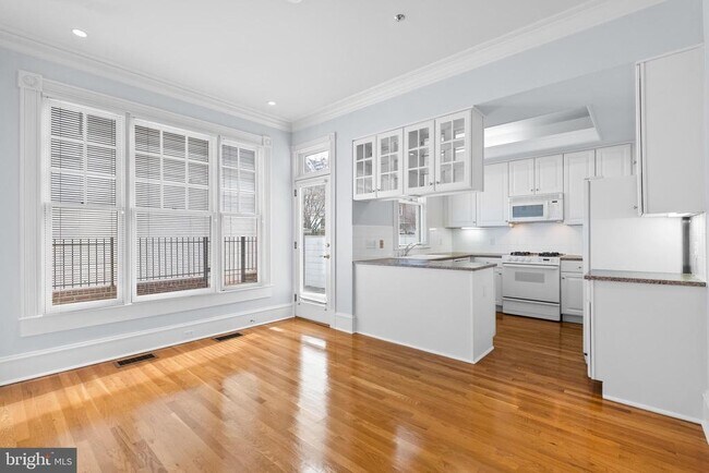 Foto del edificio - 7465 Arlington Rd