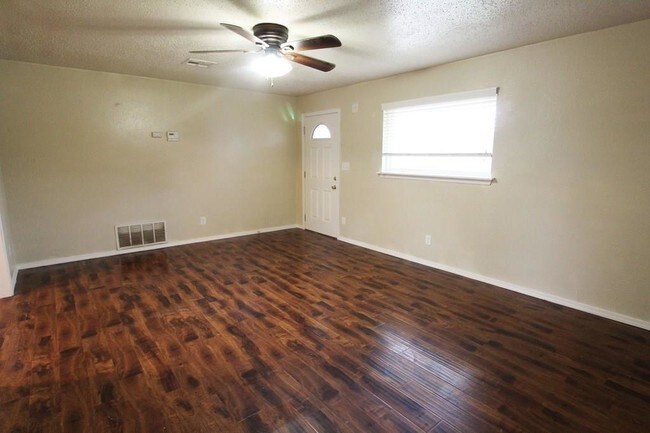Building Photo - 4729 S Shallow Brook Dr