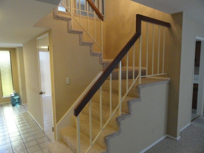 Building Photo - Rio Road Condo