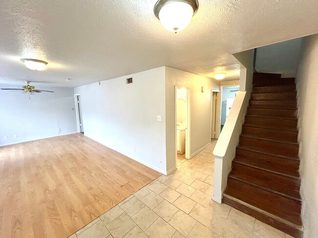 Foto del edificio - **APPLICATION RECEIVED** AVAILABLE NOW! Tw...