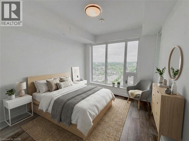 Building Photo - 15 Wellington St S