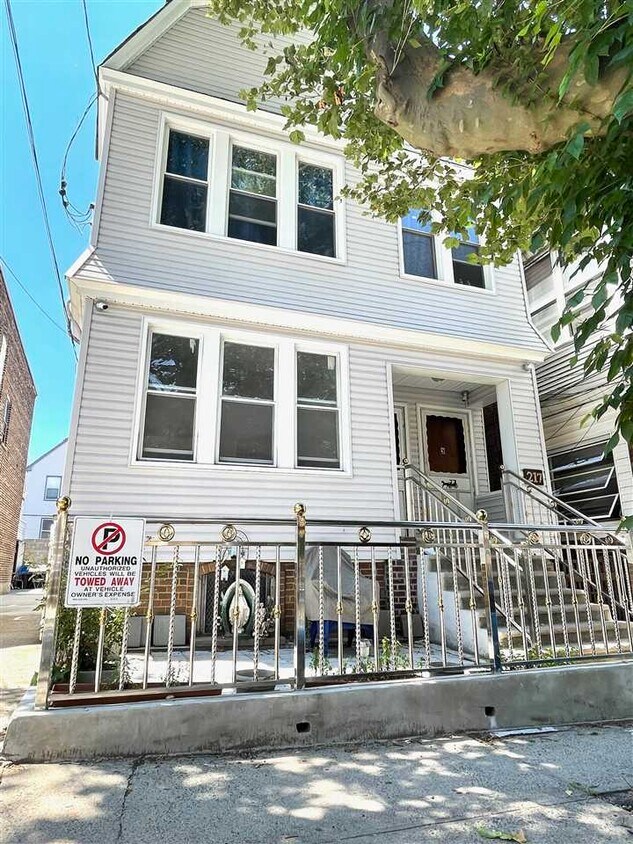 Primary Photo - 217 Grant Ave