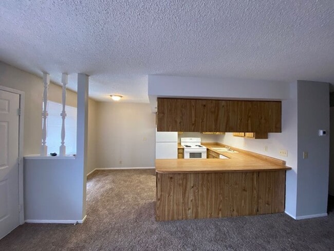 Building Photo - Craigmont Villas- 1 Bedroom Condo!!