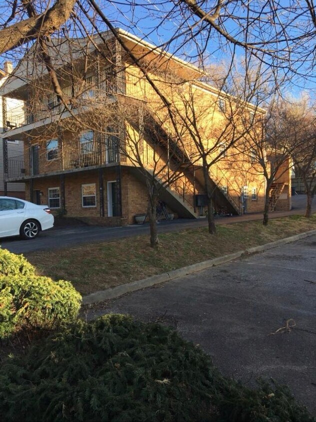 Beautiful updated 2 bedroom and 1 bathroom in Old Southwest Roanoke - Beautiful updated 2 bedroom and 1 bathroom in Old Southwest Roanoke
