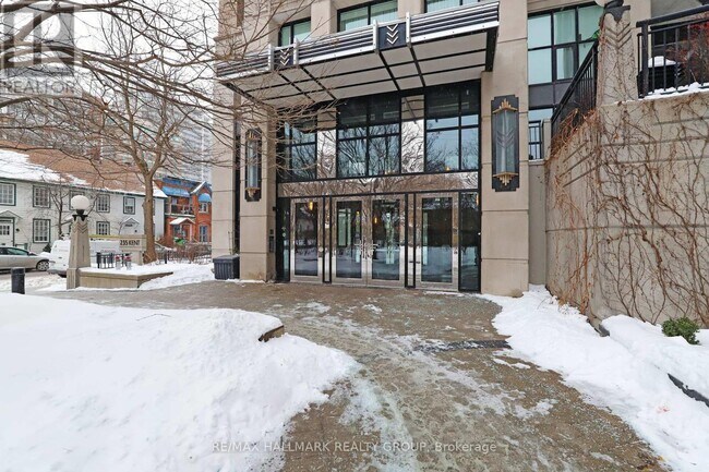 Building Photo - 235 Kent St