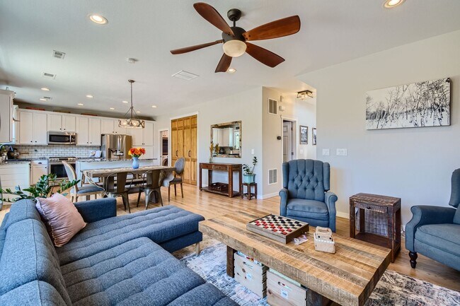Building Photo - Beautiful 4 Bedroom Home with Stunning Vie...