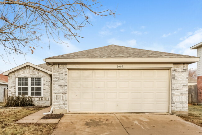 Building Photo - 1009 Chelsea Ln