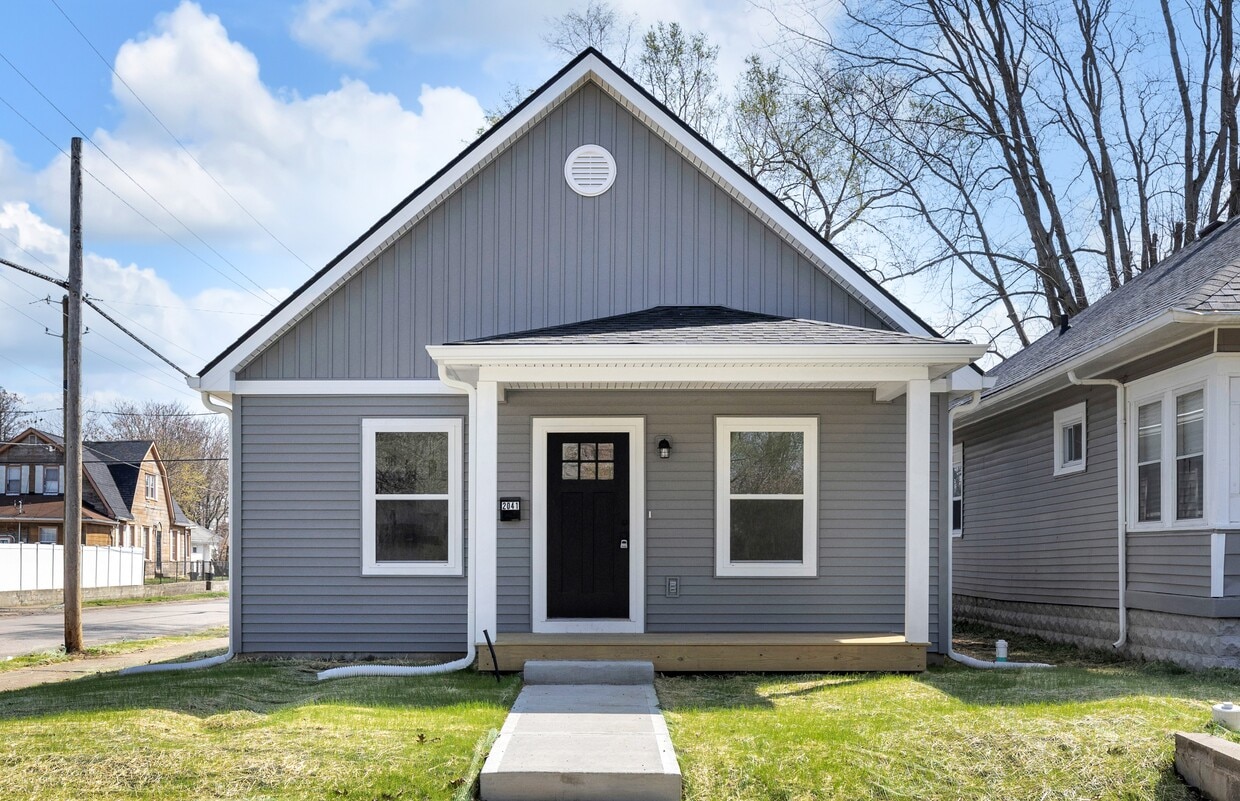 Primary Photo - 2041 N Dexter St