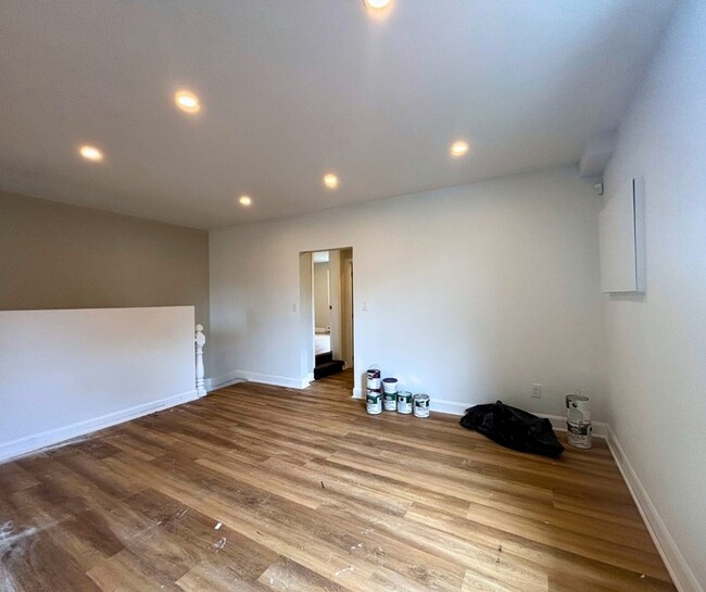 Building Photo - 24 Cayuga St