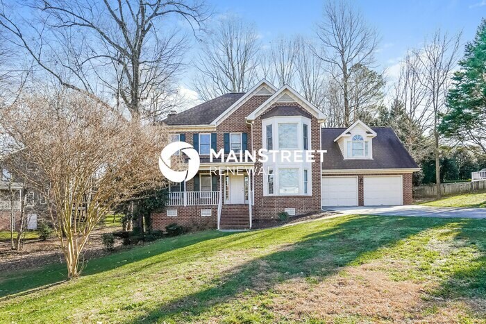 Foto principal - 4 Bedroom Pet-Friendly Home in Clayton, NC with Main Street Renewal