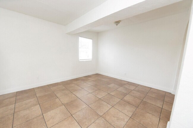 Foto del edificio - 205 NW 33rd Ave