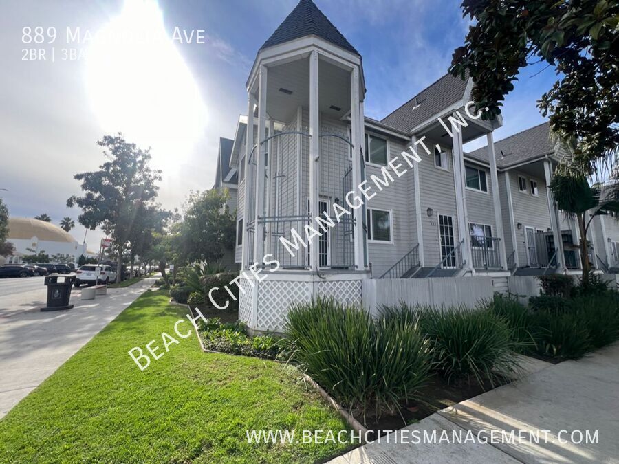 Primary Photo - Charming 2 Bedroom 2 Bath townhome with 2 ...