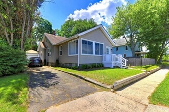 Building Photo - 330 Naugatuck Ave
