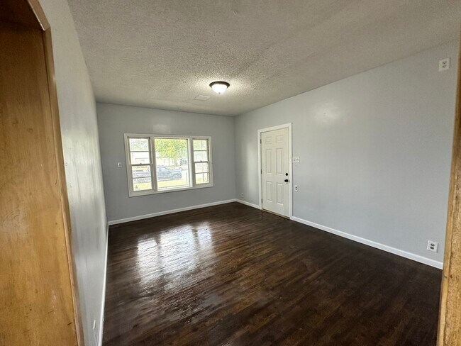 Foto del edificio - 523 E 3rd Ave