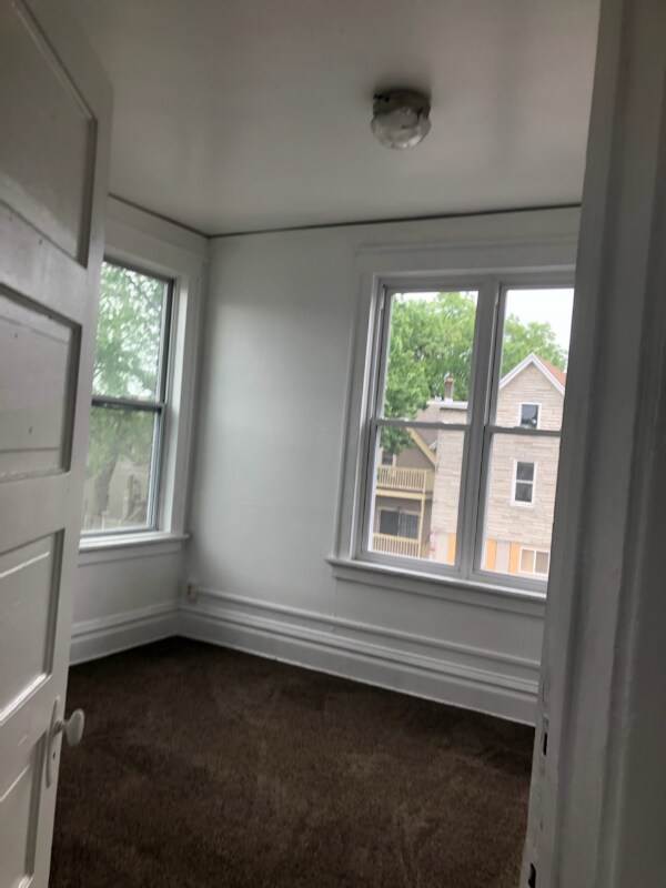 Foto principal - 1735 S Muskego Ave