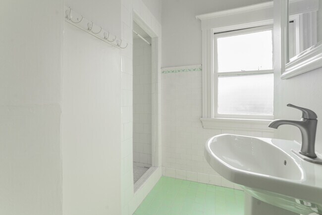 Foto del edificio - 1501 Grand St
