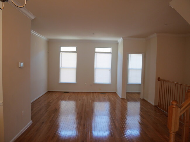 Foto del edificio - 2 Bedroom Townhome Located In Baltimore Ci...