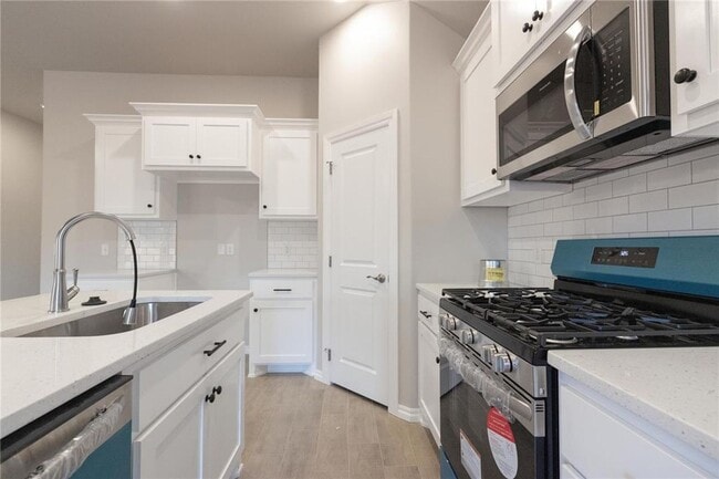 Building Photo - Luxury BRAND NEW 3 Bedroom 2 Bathroom Home...