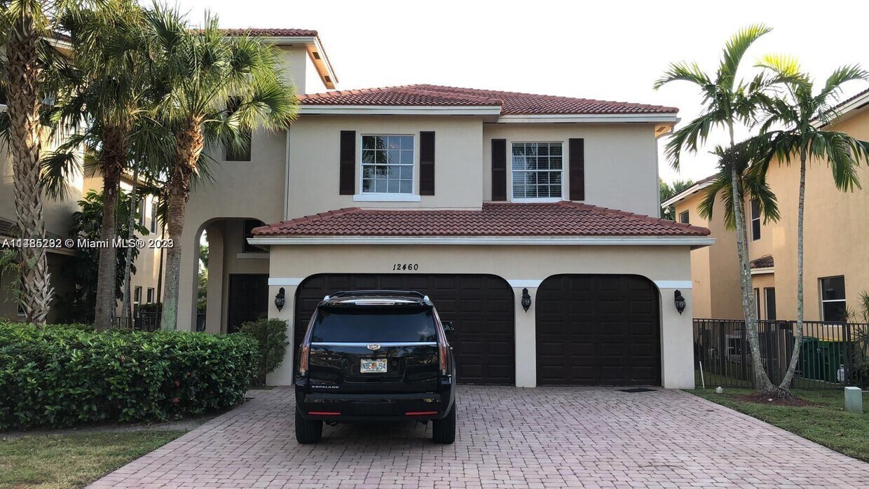 Foto principal - 12460 SW 1st St