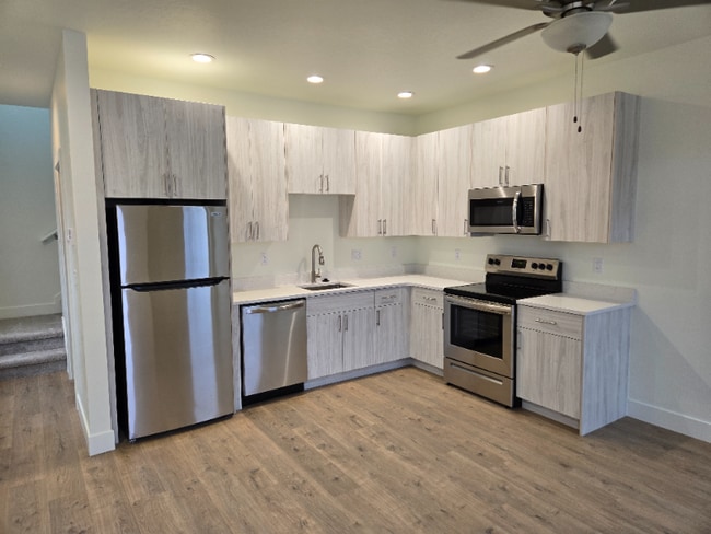 Building Photo - 100 Cotopaxi Ln