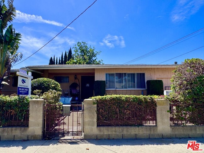 Foto del edificio - 3704 W 111th Pl