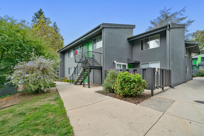 Building Photo - Hidden Creek Apartments