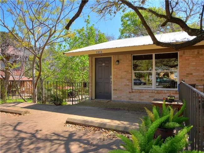Foto del edificio - 1513 Travis Heights Blvd