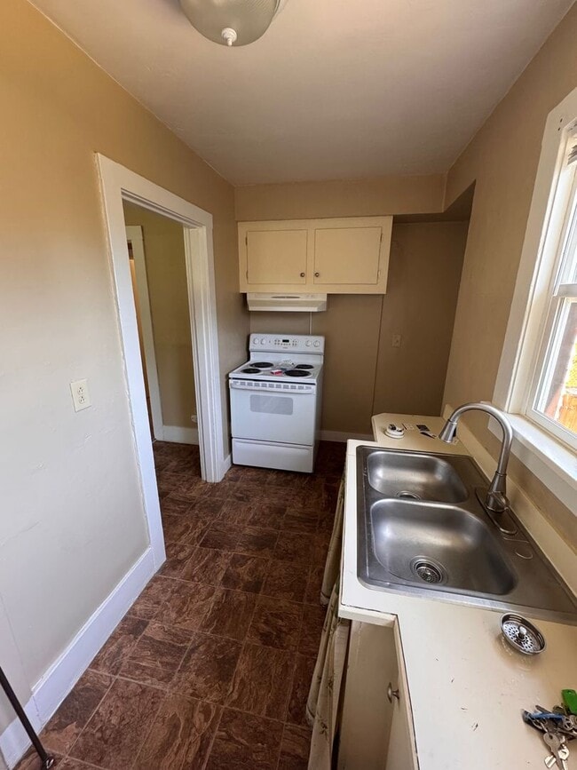 Building Photo - Bremerton Charmer for Rent! Fully Fenced Y...