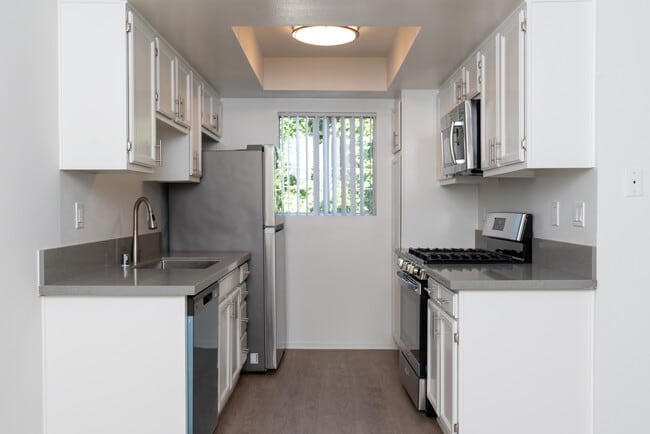 Building Photo - KBC Cahuenga