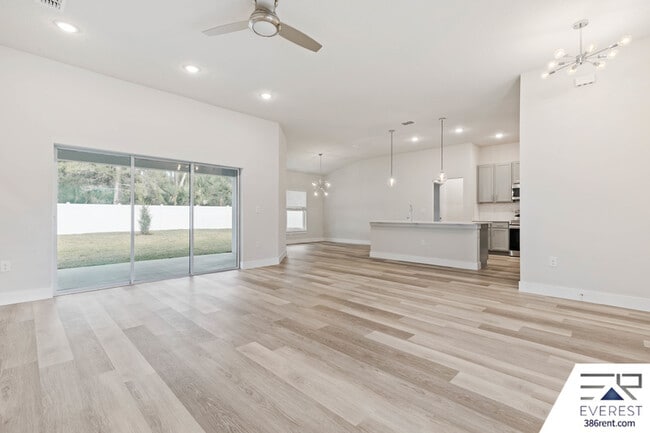 Foto del edificio - 71 Point of Woods Dr