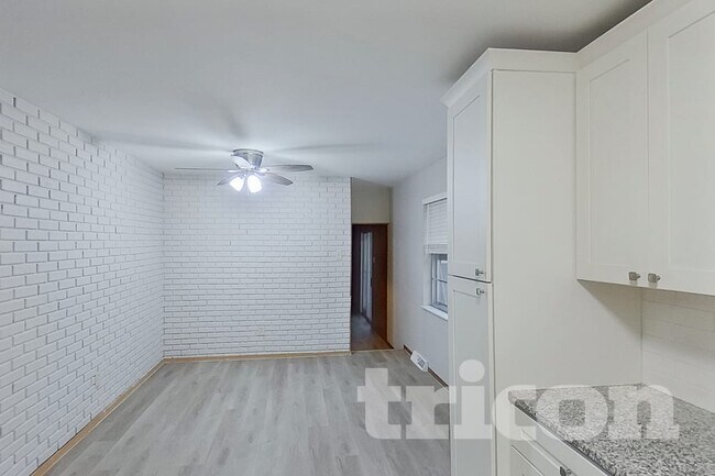 Foto del edificio - 1546 Grant Dr