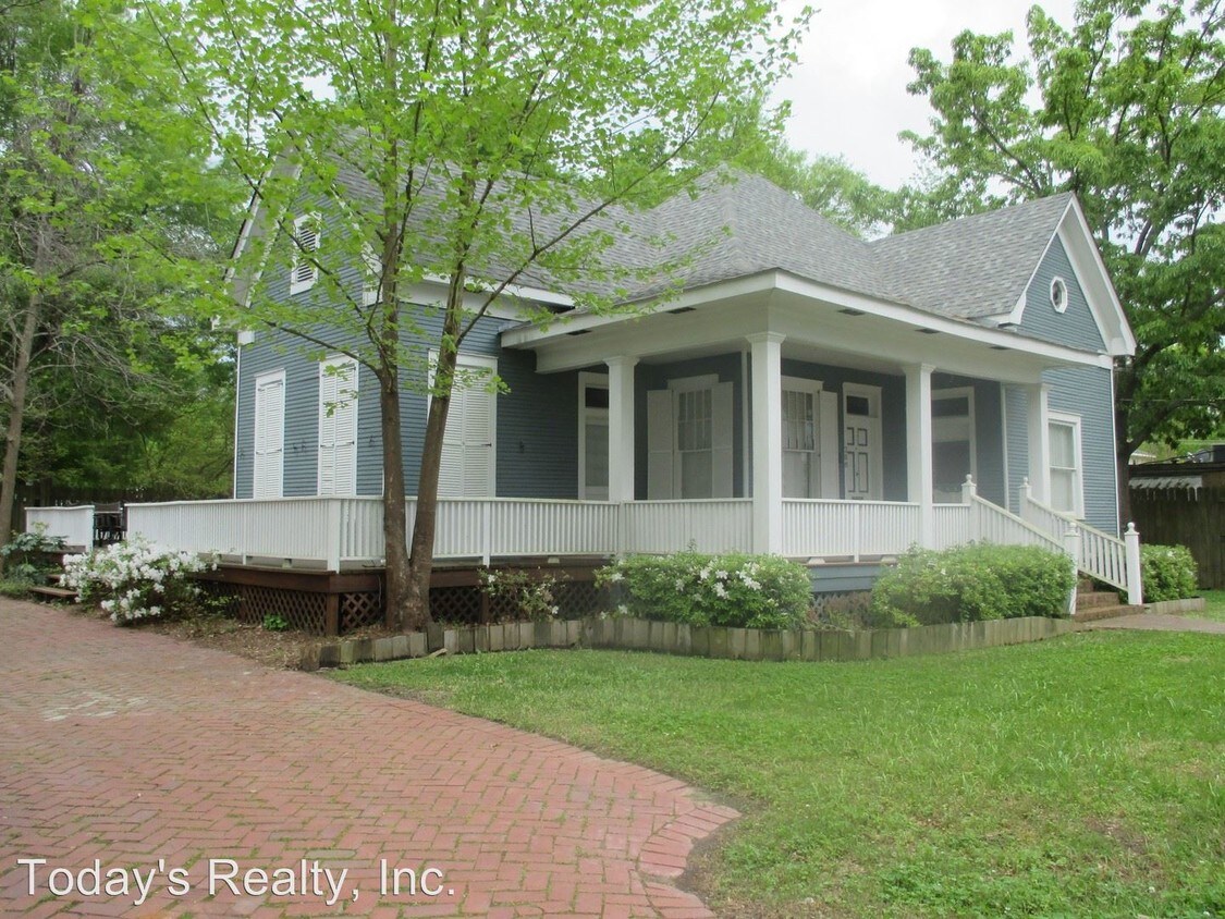 Primary Photo - 2 br, 2 bath House - 208 E. Louisiana Street
