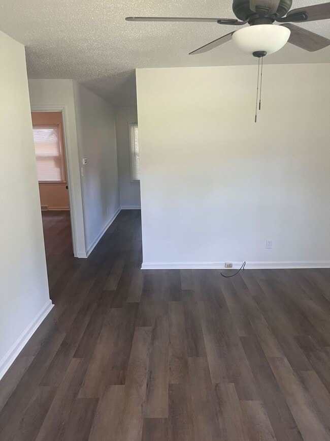 Building Photo - Charming Newly Renovated Duplex in Belmont...
