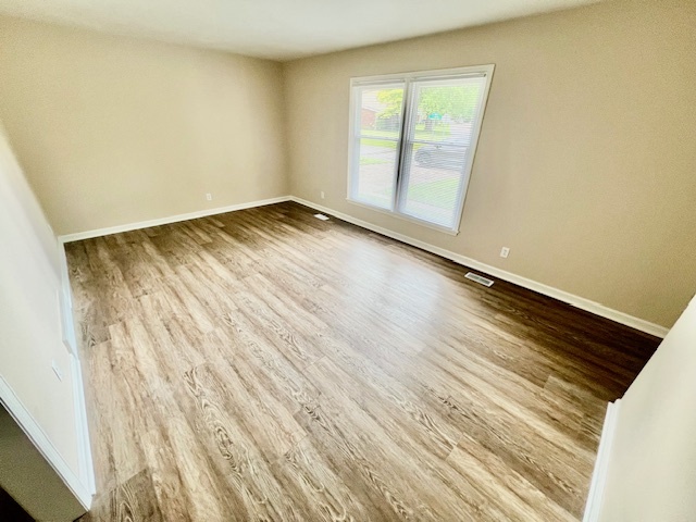 Building Photo - 8200 N Larch Pl