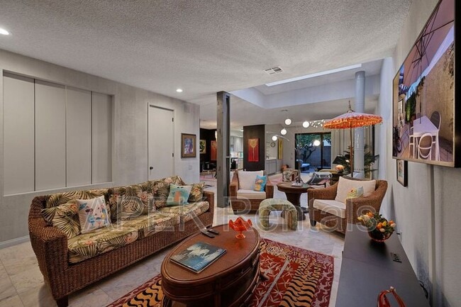 Building Photo - 1317 E Amado Rd