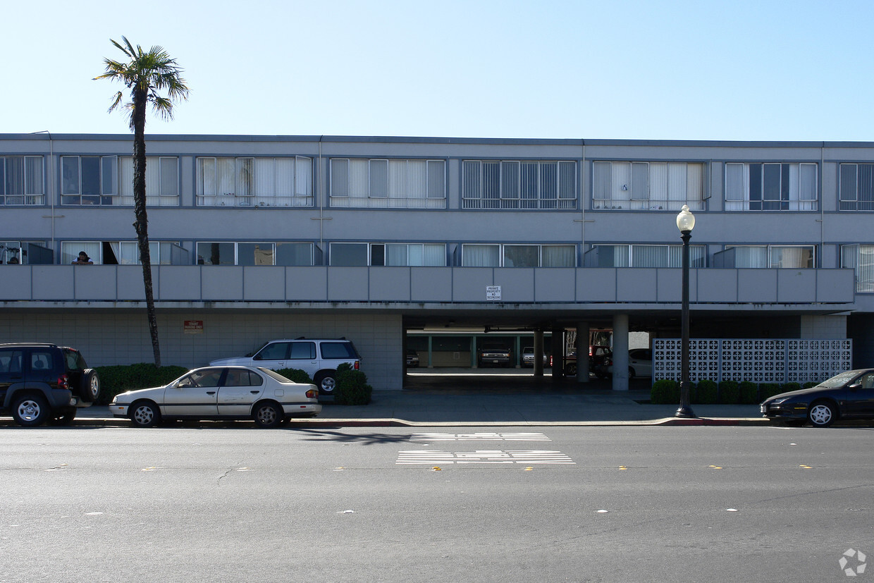 1707 Broadway St - Broadway Apartments