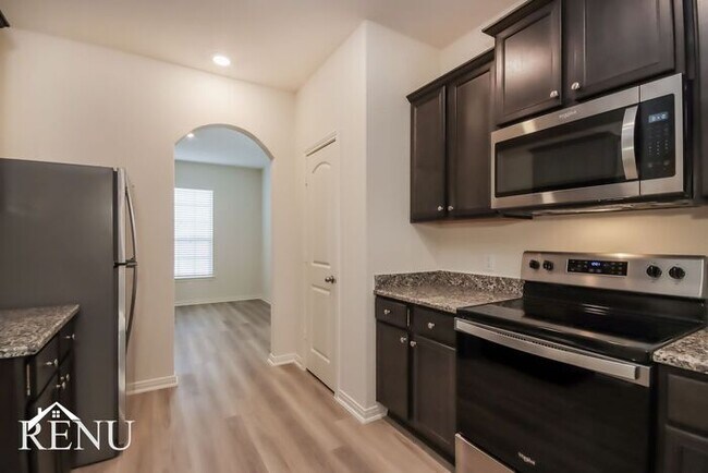 Building Photo - 10458 Sweetwater Creek Dr